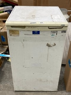 LEC UNDERCOUNTER FRIDGE IN WHITE - MODEL NO. L555WS: LOCATION - B7