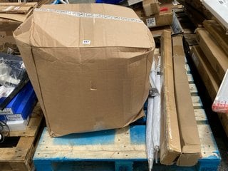 PALLET OF ASSORTED ITEMS TO INCLUDE ICON BEAN BAG IN ORANGE: LOCATION - B7