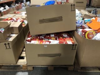 PALLET OF WALKERS 6PK LIGHTLY SALTED CRISPS - BBE 16/11/24 TO ALSO INCLUDE QTY OF FRENCH FRIES 20PK VARIETY CRISPS - BBE 30/11/24: LOCATION - B7