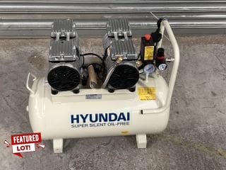 HYUNDAI OIL-FREE SUPER SILENT COMPRESSOR - MODEL NO. HY7524 RRP £150: LOCATION - A1 (KERBSIDE PALLET DELIVERY)