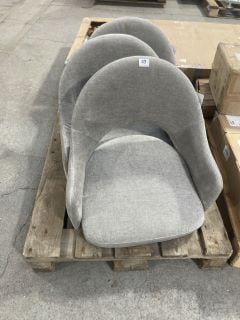 4 X FABRIC BAR STOOL SEATS IN GREY (NO LEGS): LOCATION - A3