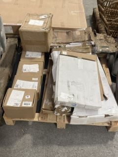 PALLET OF ASSORTED BATHROOM ITEMS TO INCLUDE ARISSA BRUSHED BRASS WALL MOUNTED BATH MIXER TAP: LOCATION - A3