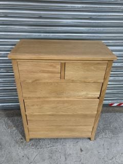 JULIAN BOWEN 4 + 2 DRAWER CHEST IN LIGHT OAK - RRP £465.99: LOCATION - A1