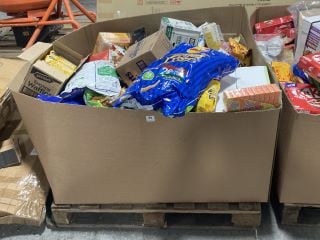 PALLET OF ASSORTED FOOD ITEMS TO INCLUDE BOX OF MCVITIES TOASTING WAFFLES - BBE 2/12/24 TO ALSO INCLUDE QTY OF QUAKER OATS CLASSIC BANANA FLAVOUR - BBE 7/12/24: LOCATION - A5 (KERBSIDE PALLET DELIVER