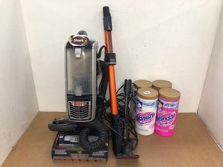 SHARK POWERED LIFT AWAY UPRIGHT CORDED HOOVER TO INCLUDE 4 X 1.9KG TUBS OF VANISH OXI-ACTION STAIN REMOVER POWDER: LOCATION - D4