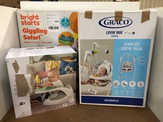 3 X ASSORTED BABY ITEMS TO INCLUDE MAMAS & PAPAS BABY SNUG 2 STAGE FLOOR SUPPORT SEAT WITH TRAY: LOCATION - D5