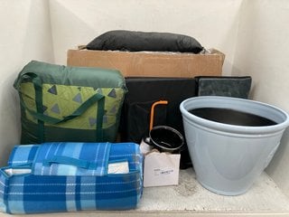 QTY OF ASSORTED HOUSEHOLD ITEMS TO INCLUDE PICNIC BLANKET IN BLUE CHECK: LOCATION - D11