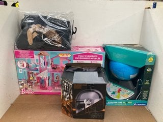 4 X ASSORTED CHILDRENS TOYS TO INCLUDE STAR WARS THE MANDALORIAN HELMET: LOCATION - D13