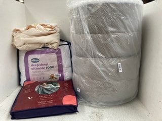 4 X ASSORTED BEDDING ITEMS TO INCLUDE DREAMLAND SNUGGLE UP WARMING THROW IN GREY: LOCATION - D16