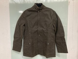 BARBOUR LUTZ WAXED JACKET IN OLIVE - UK SIZE MEDIUM - RRP £269: LOCATION - BOOTH