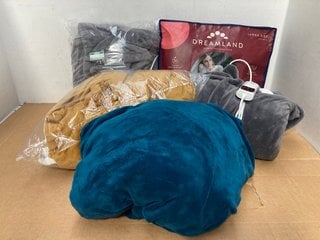 5 X ASSORTED HEATED BLANKETS TO INCLUDE DREAMLAND SNUGGLE UP WARMING THROW IN GREY: LOCATION - C12