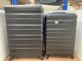 2 X JOHN LEWIS & PARTNERS MEDIUM AND LARGE BLACK HARD SHELL WHEELED SUITCASES: LOCATION - C6