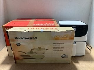 3 X KITCHEN APPLIANCES TO INCLUDE MORRISONS HOME ESSENTIAL 20L 800W MICROWAVE WITH 5 POWER LEVELS INCLUDING DEFROST SETTING: LOCATION - C1