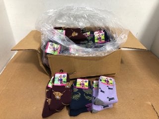 QTY OF WOMENS BOOTS SOCKS IN VARIOUS DESIGNS - UK SIZE: 4-7: LOCATION - B5