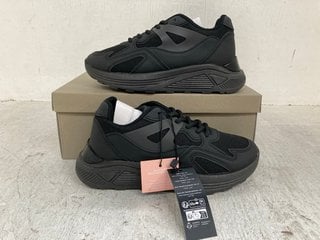 ONLY MISS SYLVIE TRAINERS IN BLACK- UK SIZE 5: LOCATION - D1