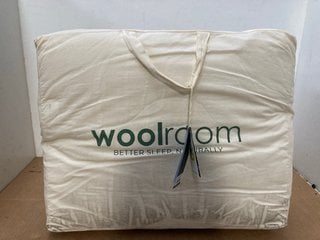 WOOL ROOM CLASSIC WOOL DUVET MEDIUM SUPERKING - RRP £159: LOCATION - B17