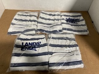 5 X LANDS END WOMENS SHORTS IN IVORY AND NAVY STRIPES - UK SIZE: LARGE: LOCATION - A16