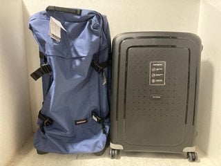 EASTPAK TRANVERZ L WHEELED HOLDALL IN PILOT BLUE TO INCLUDE SAMSONITE HARDSHELL WHEELED SUITCASE IN BLACK: LOCATION - A14