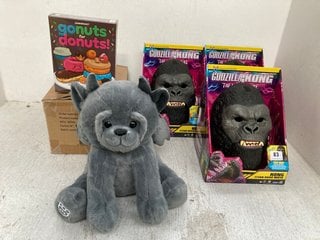 QTY OF ASSORTED CHILDRENS TOYS TO INCLUDE 3 X KONG TITAN ROAR MASKS: LOCATION - D2