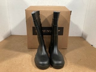 6 PAIRS OF DUNLOP PROTOMASTER WELLIES IN BLACK UK SIZE 6: LOCATION - A2