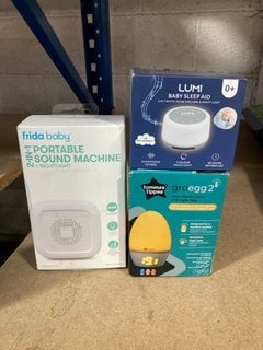 3 X ASSORTED BABYCARE ITEMS TO INCLUDE TOMMEE TIPPEE GROEGG2 ROOM THERMOMETER & NIGHTLIGHT: LOCATION - AR9