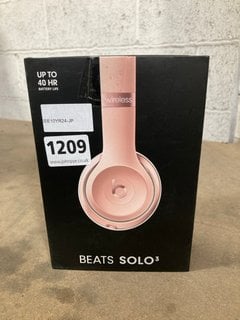 BEATS SOLO 3 WIRELESS HEADPHONES IN ROSE GOLD: LOCATION - AR12