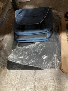 QTY OF FABRIC CAR MATS IN BLACK TO ALSO INCLUDE BECK DOUBLE SPORTY 30L BAG IN BLUE: LOCATION - AR20