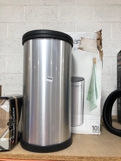 CURVER 40L DECO BIN TO ALSO INCLUDE BRABANTIA 40L TOUCH BIN: LOCATION - BR19