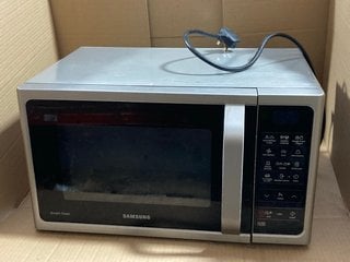 SAMSUNG DIGITAL MICROWAVE OVEN IN SILVER: LOCATION - BR20