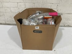 BOX OF ASSORTED ITEMS TO INCLUDE GEBERIT MAPRESS PRESS FIT REDUCED BRANCH TEE 42 X 42 X 35MM 21220