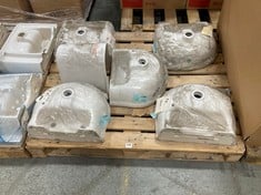 PALLET OF ASSORTED SINK ITEMS TO INCLUDE IDEAL STANDARD ALTO 450MM 2 TAP HOLE HAND RINSE BASIN WHITE