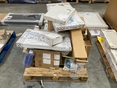 PALLET OF ASSORTED ITEMS TO INCLUDE STELRAD VITA COMPACT K1 450 X 800MM RADIATOR WHITE