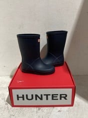 HUNTER KIDS WELLINGTON BOOTS NAVY - SIZE JUNIOR 9