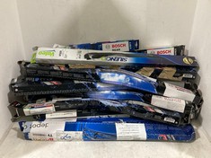 24 X ASSORTED WIPER BLADES TO INCLUDE BOSCH AERO TWIN WIPER BLADES A 205 S