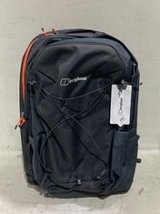 BERGHAUS BLACK BACKPACK TO INCLUDE BULLPADEL HACK 03 BLACK BACKPACK