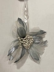 108 X STONE THE CROWS MD.HANGING FLOWER - WHITE - HEIGHT 34CM - TOTAL RRP £432