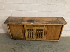 1 X STONE THE CROWS 4 DOOR 1 DRAWER LARGE SIDEBOARD