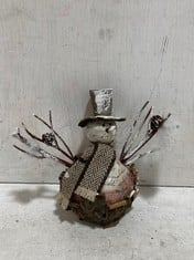 24 X STONE THE CROWS MEDIUM SITTING SNOWMAN - HGT 17CMS - TOTAL RRP £288