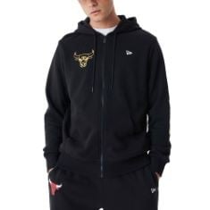 2X ASSORTED JACKETS TO INCLUDE NEW ERA NBA ZIP HOODY - METALLIC CHICAGO BULLS - XXL.