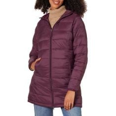 25X ASSORTED CLOTHING TO INCLUDE ESSENTIALS WOMEN'S LIGHTWEIGHT WATER-RESISTANT HOODED PUFFER COAT (AVAILABLE IN PLUS SIZES), BURGUNDY, L, ESSENTIALS WOMEN'S MID-WEIGHT PUFFER GILET, NAVY, XXL.