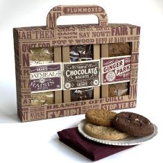 18 X LOTTIE SHAWS - LUXURY GIFT BOX OF 3 PACKS OF BISCUITS 600G, INCLUDES YORKSHIRE GINGER PARKIN, TRIPLE CHOCOLATE AND OATMEAL RAISIN BISCUITS, 8 BISCUITS IN EACH PACK GREAT TREAT, INDULGENT GIFT WI