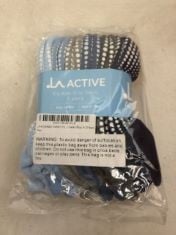 50X ASSORTED KIDS SOCKS TO INCLUDE LA ACTIVE BIG KIDS GRIP SOCKS 8-10 YEARS .