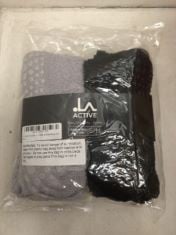 25X LA ACTIVE FUZZY GRIP SOCKS IN ASSORTED SIZES TO INCLUDE S/M .