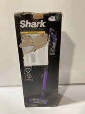 SHARK CORDLESS STICK VACUUM ANTI HAIR WRAP MODEL NO-IZ202UKT RRP- £279.99