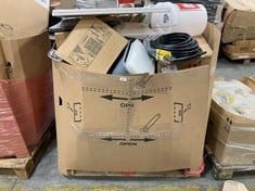 PALLET OF ASSORTED ITEMS TO INCLUDE HOZELOCK 25M HOSE PIPE IN BLACK TO INCLUDE PORTA PUZZLE DELUXE 500-1000 PUZZLE BOARD (ZONE 3) (KERBSIDE PALLET DELIVERY)