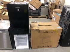 COOKOLOGY 90CM KITCHEN ISLAND EXTRACTOR - MODEL NO. CDD900BK - RRP £427 AND COOKOLOGY FREESTANDING 60/40 FRIDGE FREEZER IN BLACK - MODEL NO. CFF174BK (MISSING DOOR) (ZONE 7)