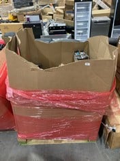 PALLET OF ASSORTED ITEMS TO INCLUDE RUSSELL HOBBS WHITE DESK FAN TO INCLUDE 12'' METAL DESK FAN (ZONE 4) (KERBSIDE PALLET DELIVERY) (KERBSIDE PALLET DELIVERY)