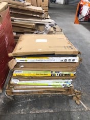 PALLET OF ASSORTED SAFETY GATES TO INCLUDE LINDAM SURE SHUT AXIS SAFETY GATE (ZONE 6) (KERBSIDE PALLET DELIVERY)