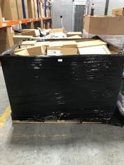 PALLET OF ASSORTED ITEMS TO INCLUDE ESSENTIALS WOMENS SHEARLING BOOTS IN TAN SUEDE SIZE 8 (ZONE7) (KERBSIDE PALLET DELIVERY)