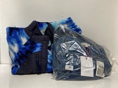 2 X ASSORTED LARGE ADULT CLOTHING ITEMS TO INCLUDE RIDER DENIM SUIT TANK TOP AND JEAN TROUSER SET DENIM BLUE - SIZE L - TOTAL RRP £436